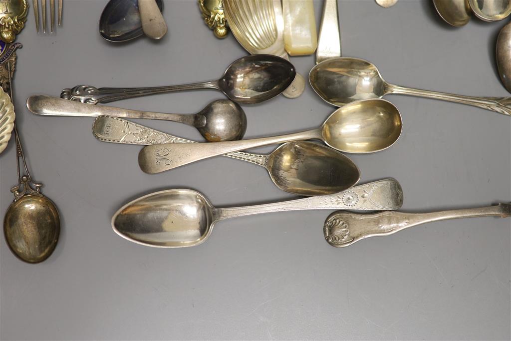 A mixed group of assorted silver and white metal items